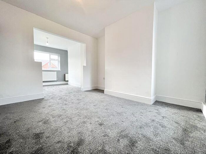 3 Bedroom Terraced House To Rent In Pyewipe Road, Grimsby, DN31