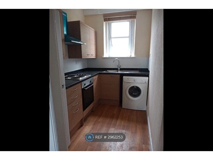 2 Bedroom Flat To Rent In Strathmartine Road, Dundee, DD3