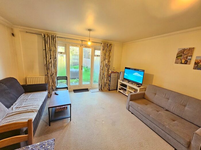 2 Bedroom Town House To Rent In Greenfield Drive, East Finchley, N2