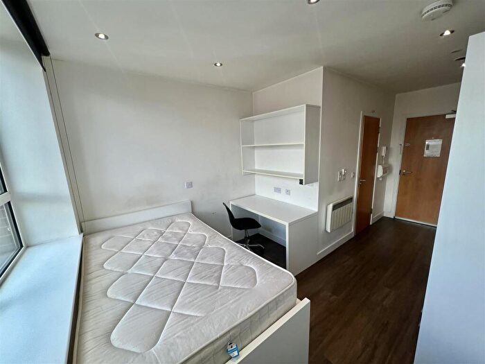 Flat To Rent In Market Place, City Centre, Sheffield, S1