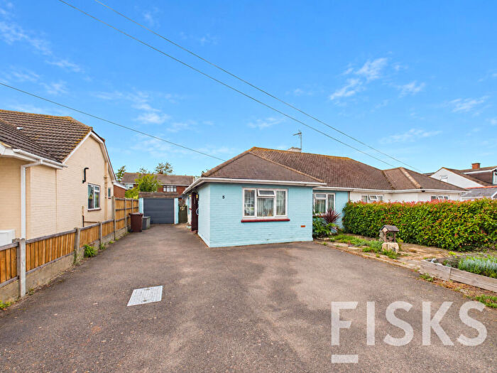 2 Bedroom Semi-Detached Bungalow For Sale In Haarlem Road, Canvey Island, SS8