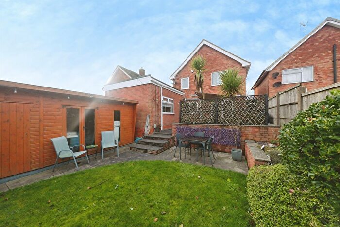 4 Bedroom Detached House For Sale In Carlton Close, Danesmoor, Chesterfield, S45