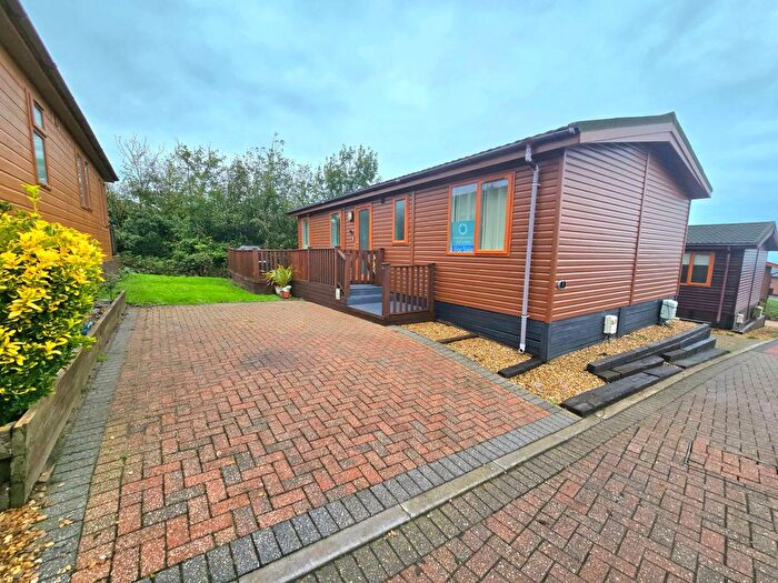 2 Bedroom Mobile/park Home For Sale In Ilfracombe, Devon, EX34