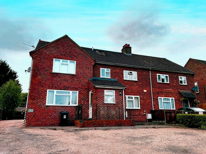 2 Bedroom Flat To Rent In Fieldway, Wigginton, Tring, HP23