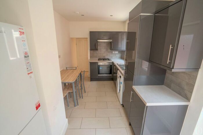 4 Bedroom Terraced House To Rent In Kimberley Road, Leicester, LE2