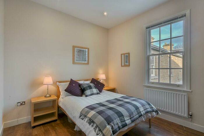 2 Bedroom Flat For Sale In Lanesborough Court, Gosforth, Newcastle Upon Tyne, NE3