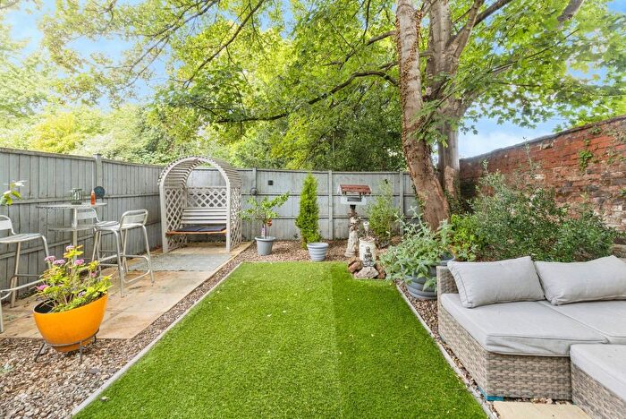 3 Bedroom Flat For Sale In West Bar Street, Banbury, Oxfordshire, OX16
