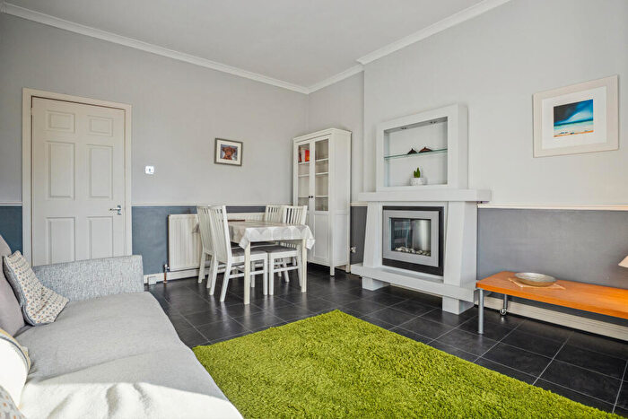 2 Bedroom Flat For Sale In / Clarendon Place, Glasgow, G20