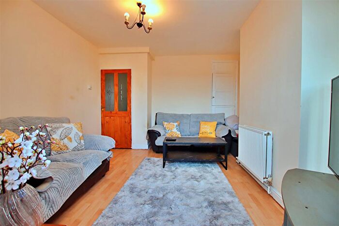 1 Bedroom Flat For Sale In Tempsford Avenue, Borehamwood, WD6
