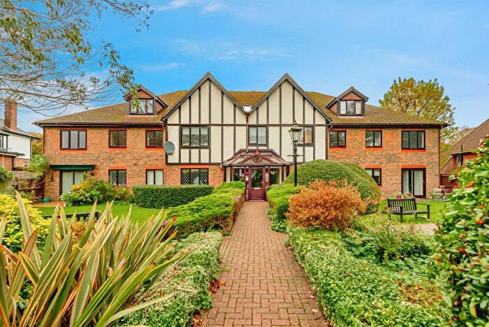 1 Bedroom Flat For Sale In Monks Walk, Reigate, RH2