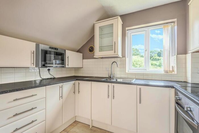 2 Bedroom Flat For Sale In Farmoor, Oxford, OX2