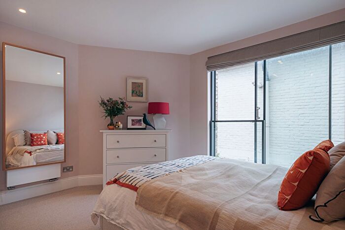 1 Bedroom Detached House For Sale In Kings Head Passage, London, SW4