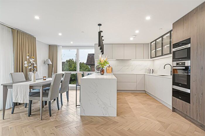 3 Bedroom Flat To Rent In The Luxley, Golders Green, NW11