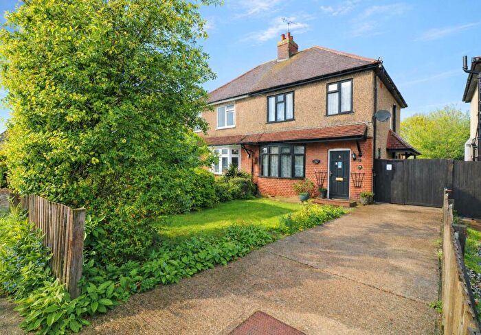 3 Bedroom Semi Detached House For Sale In Dorset Avenue, Chelmsford, CM2