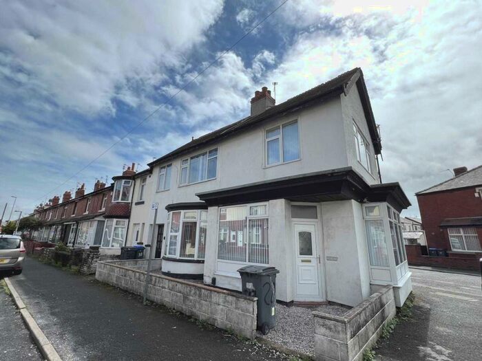 2 Bedroom Flat To Rent In Onslow Road, Blackpool, FY3