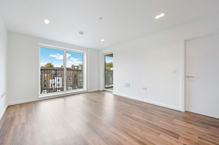 1 Bedroom Flat To Rent In Wheatstone Gardens, London, W10