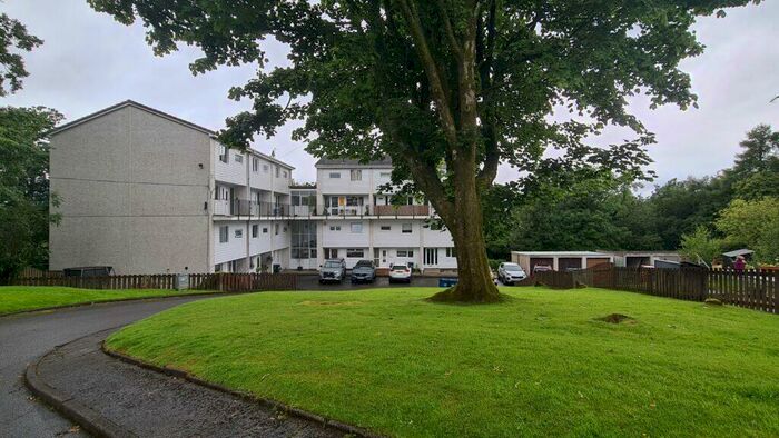 3 Bedroom Ground Maisonette For Sale In Lochview, Ardpeaton, Cove, G84