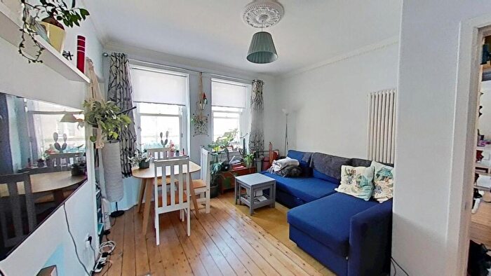 1 Bedroom Flat To Rent In Buccleuch Street, Edinburgh, Midlothian, EH8