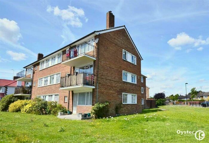 2 Bedroom Flat To Rent In Seafield Road, London, N11