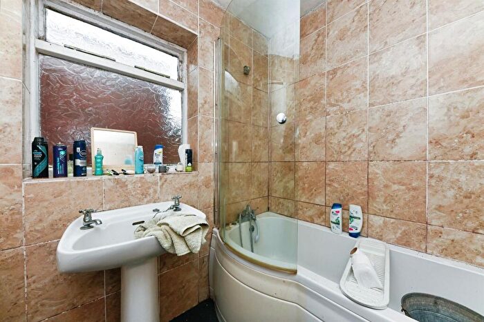2 Bedroom Terraced House For Sale In Glasgow Street, Hull, HU3