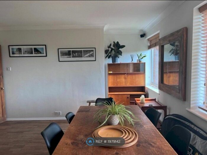 2 Bedroom Flat To Rent In Lowndes Lodge, London, N19