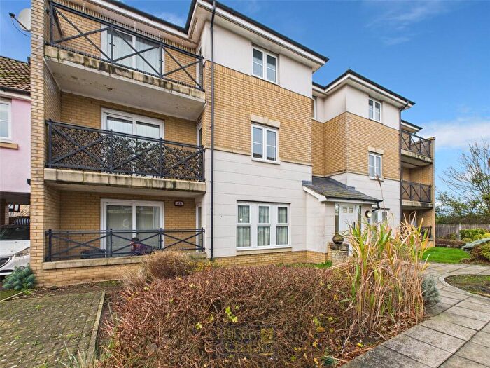 2 Bedroom Apartment For Sale In Bell Close, Laindon, Basildon, Essex, SS15