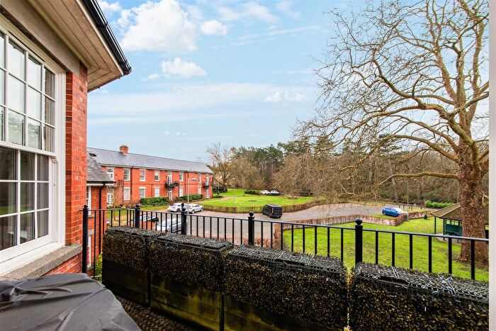 2 Bedroom Flat For Sale In Glanville Way, Epsom, KT19