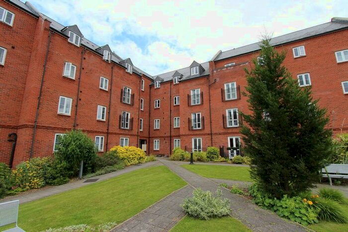 2 Bedroom Flat To Rent In Cherwell Court, Britannia Road, Banbury, Oxon, OX16