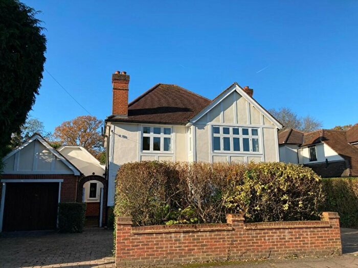 4 Bedroom Detached House To Rent In West Grove, Walton-On-Thames, Surrey, KT12