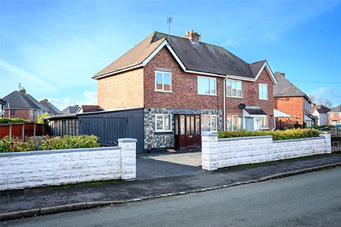 3 Bedroom Semi Detached House For Sale In North Crescent, Featherstone, Wolverhampton, Staffordshire, WV10