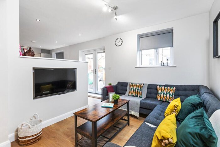 6 Bedroom House To Rent In Langdale Avenue, Leeds, LS6