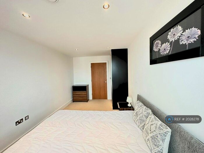 1 Bedroom Flat To Rent In The Crescent, London, SE8