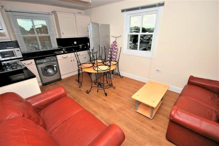 3 Bedroom Apartment To Rent In George Street, Leamington Spa, CV31