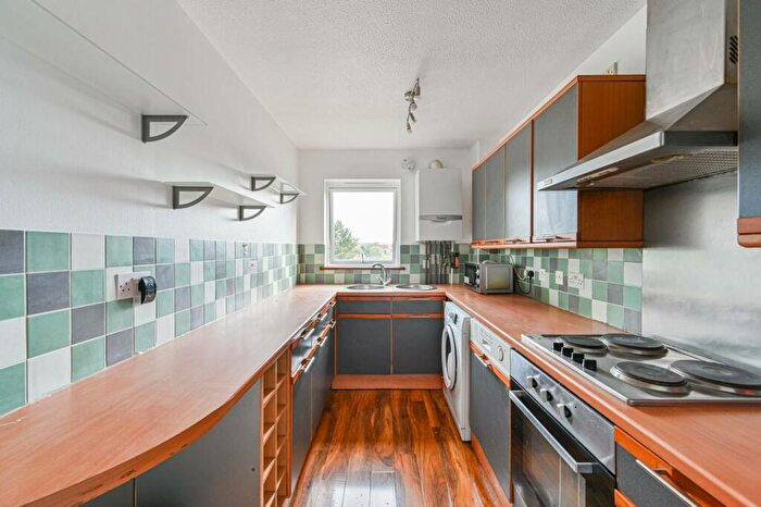 2 Bedroom Flat To Rent In Whitehaven Close, Bromley, BR2