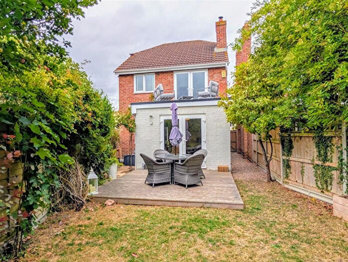 3 Bedroom Detached House For Sale In Dinglewell, Hucclecote, Gloucester, GL3