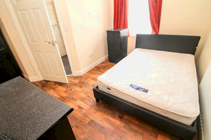 1 Bedroom House To Rent In Stratford Terrace, Beeston, Leeds, LS11