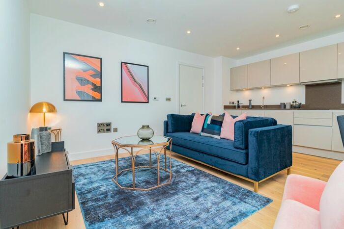 2 Bedroom Flat To Rent In Riverwell Close, Watford, WD18