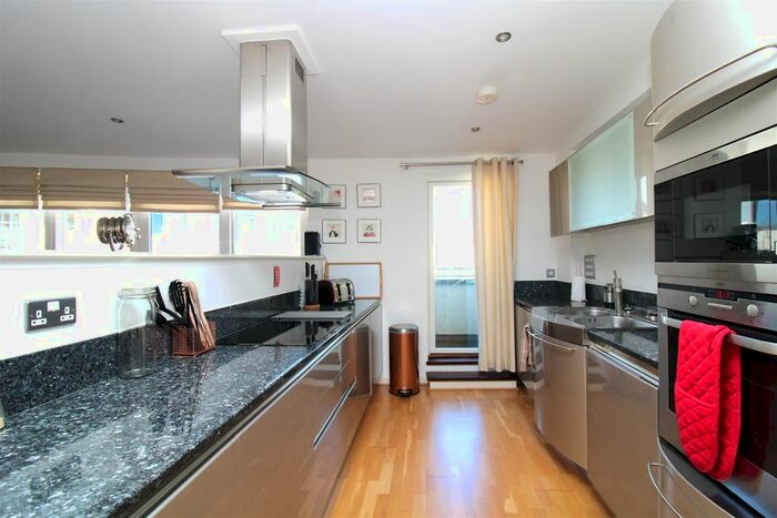 2 Bedroom Flat To Rent In West Street, Brighton, BN1
