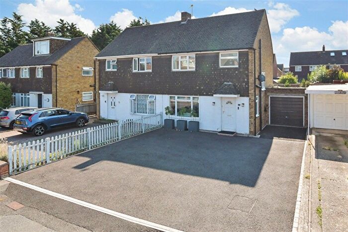 3 Bedroom Semi Detached House For Sale In Rowan Close, Aylesford, Kent, ME20