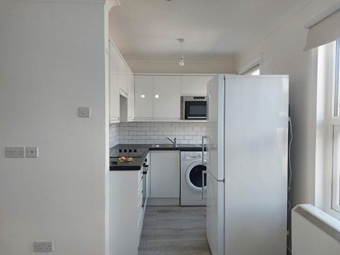 Studio To Rent In Tunis Road, Shepherds Bush, London, W12