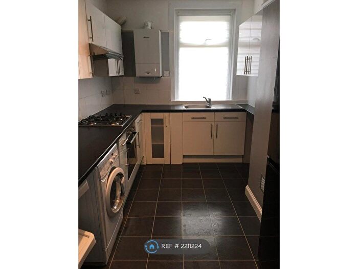 2 Bedroom Flat To Rent In Ingatestone Road, London, SE25