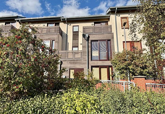 4 Bedroom Town House For Sale In Bywater Walk, Allerton Bywater, Castleford, WF10