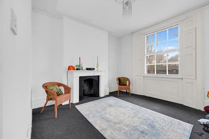 1 Bedroom Flat To Rent In Mornington Terrace, Camden, NW1