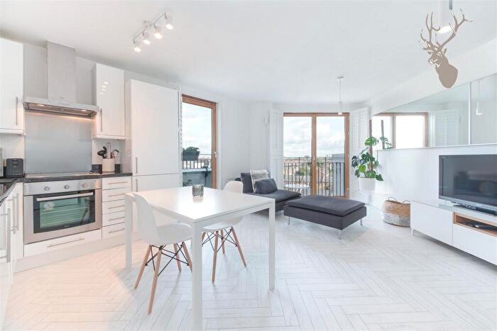 1 Bedroom Apartment To Rent In Mare Street, Hackney, E8