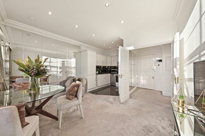 2 Bedroom Flat To Rent In Park Lane, London, W1K
