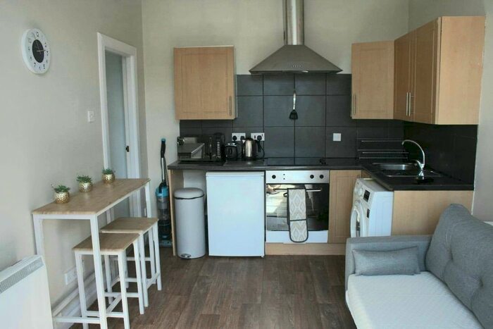 1 Bedroom Flat To Rent In Abbey Road, Torquay, TQ2