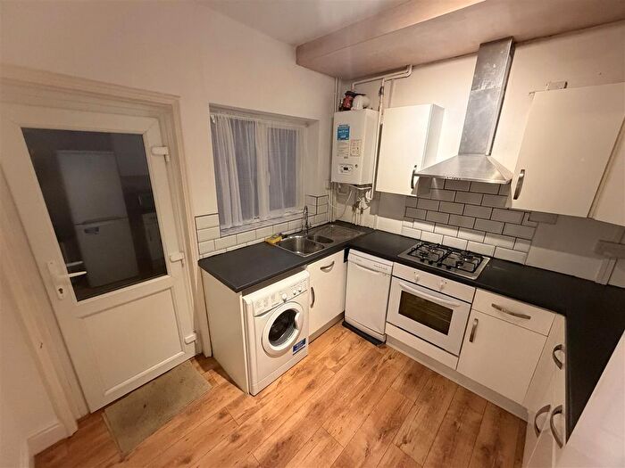 2 Bedroom End Of Terrace House To Rent In Holborn Avenue, Nottingham, NG2