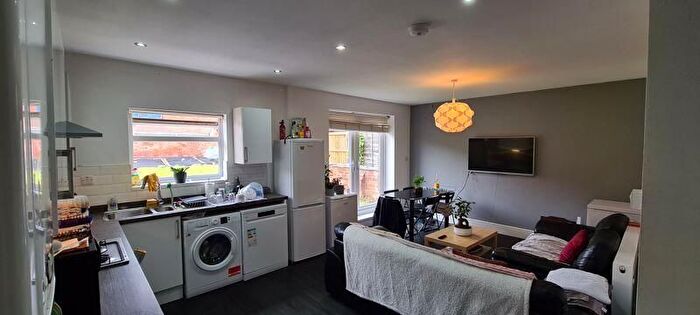 5 Bedroom Semi-Detached House To Rent In Johnson Road, Nottingham, NG7