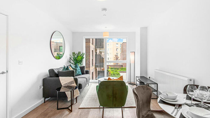 1 Bedroom Apartment For Sale In Kenavon Drive, Reading, RG1