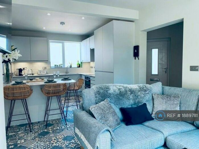 7 Bedroom Semi-Detached House To Rent In Haycombe Drive, Bath, BA2